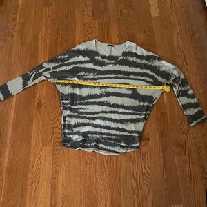 Enti dolman sleeve sweater in good condition
